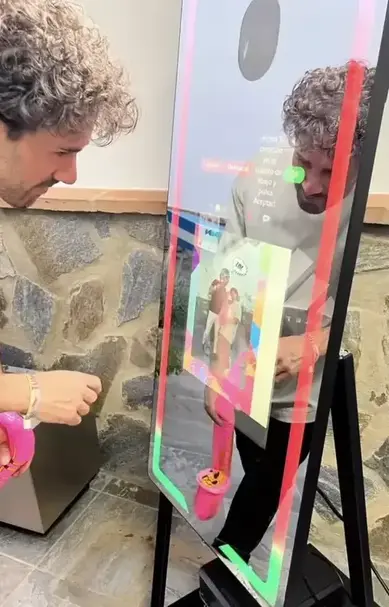 asistente usando nuestro espejo mágico